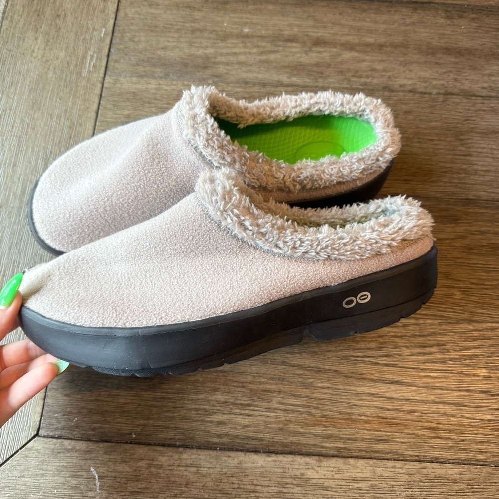 Oofos slippers